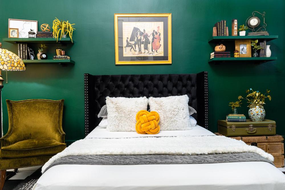 #2 Queen Suite interior